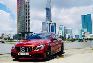 4 chỗ Mercedes C300 Amg model 2020