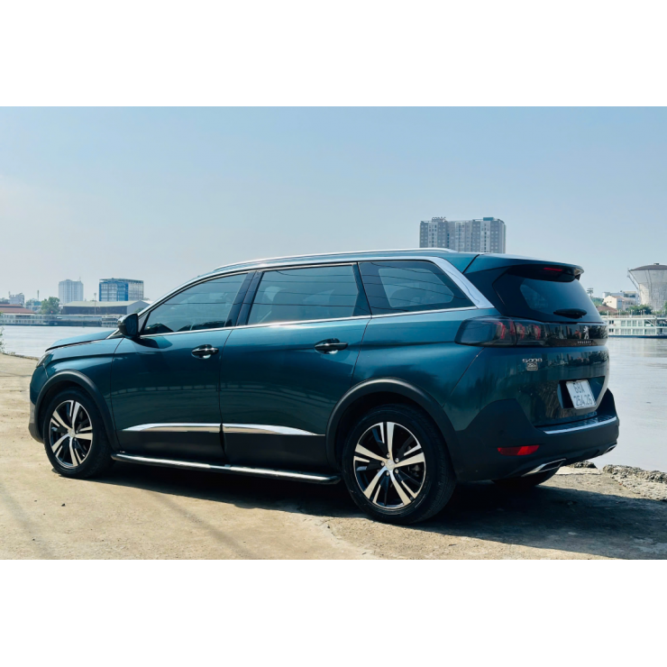 Peugeot 5008 model 2020