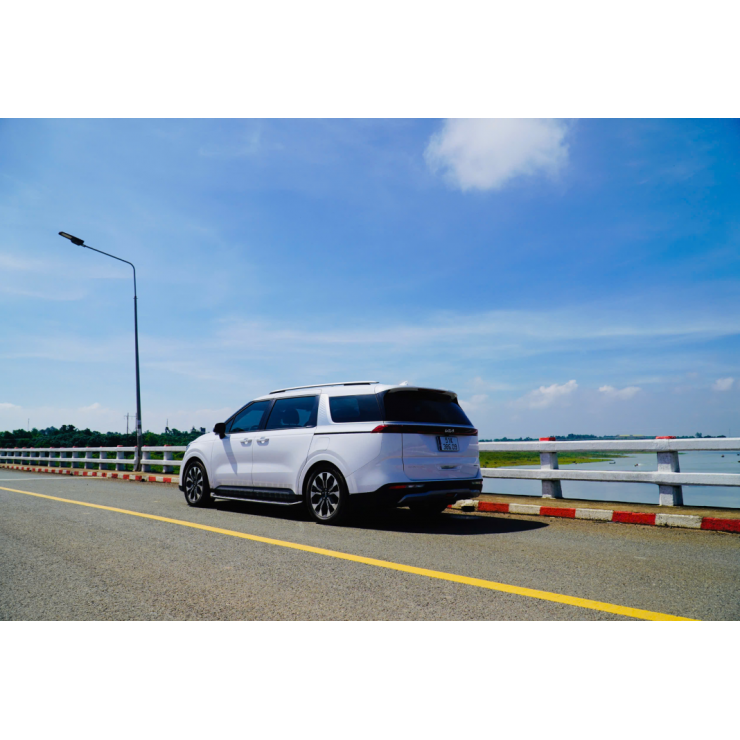 Kia Carnival Premium model 2022