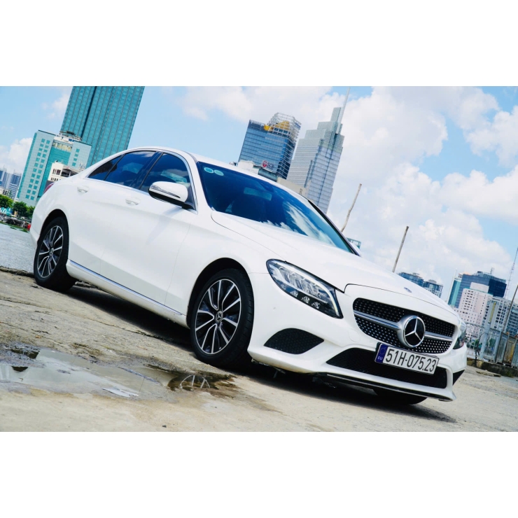 4 chỗ Mercedes C200 model 2020