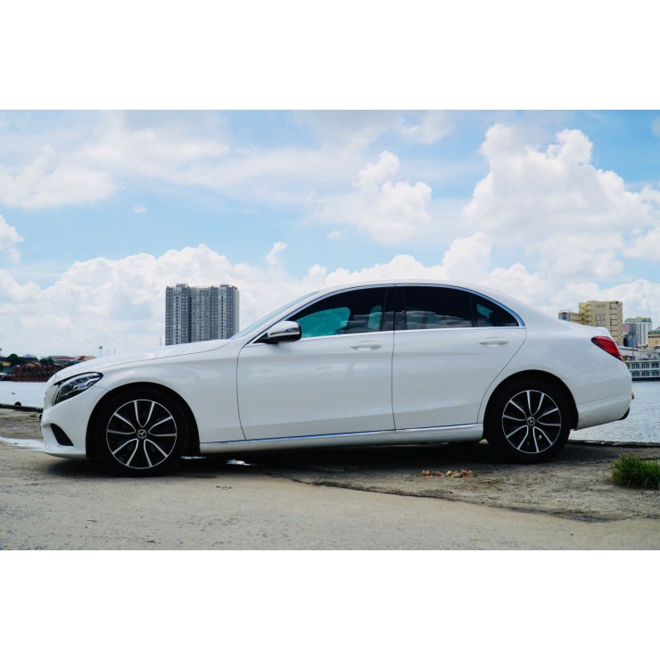 4 chỗ Mercedes C200 model 2020