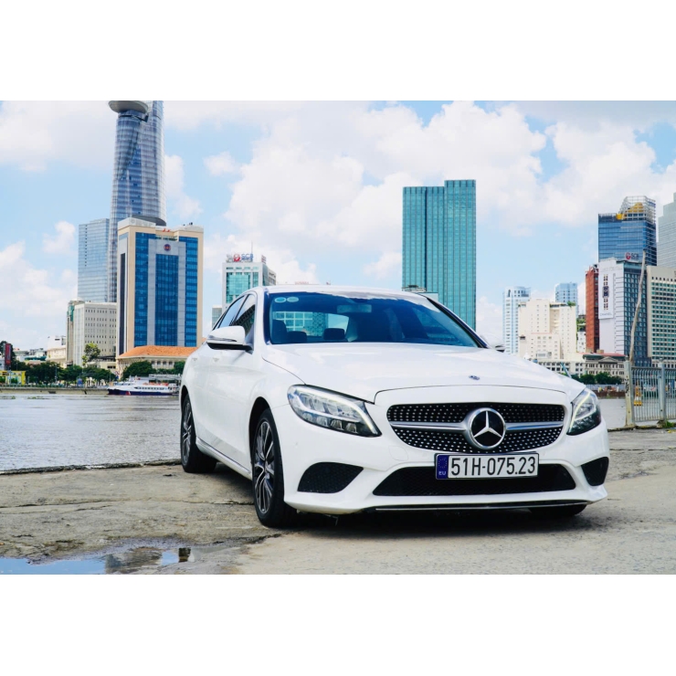 4 chỗ Mercedes C200 model 2020
