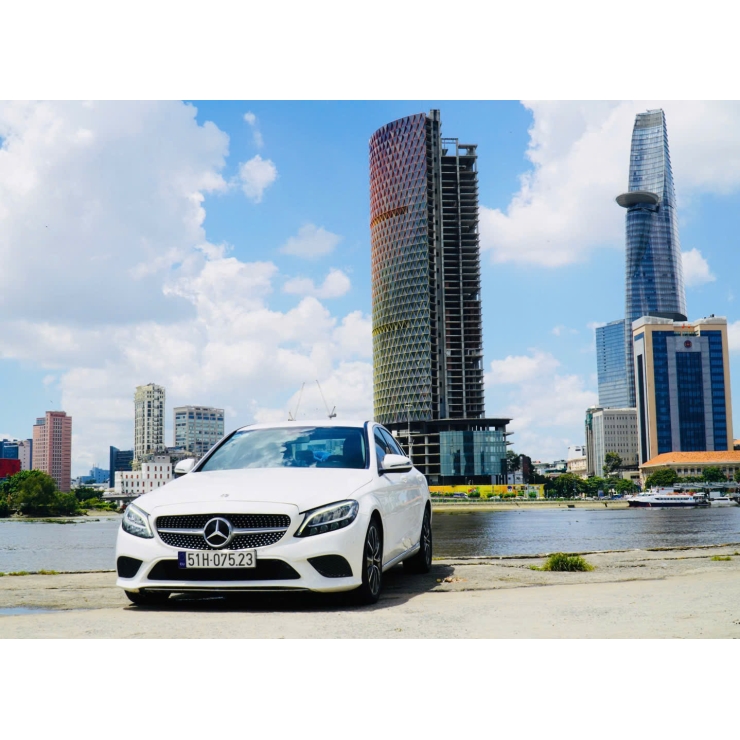 4 chỗ Mercedes C200 model 2020