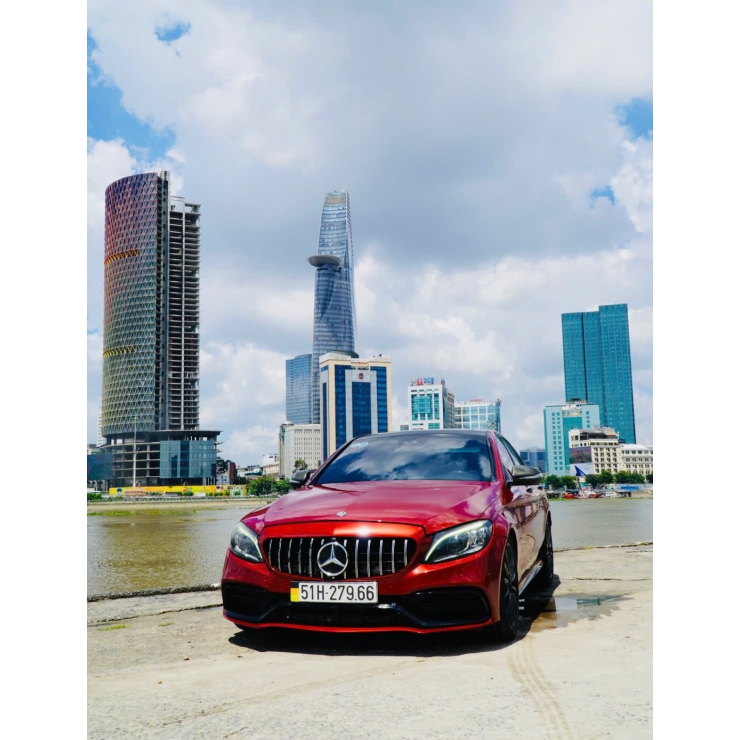 4 chỗ Mercedes C300 Amg model 2020