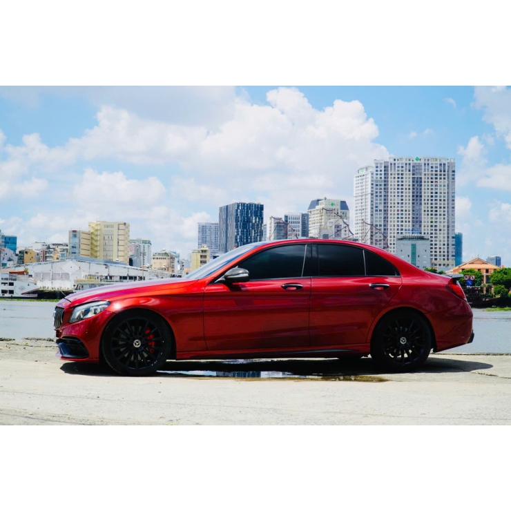 4 chỗ Mercedes C300 Amg model 2020