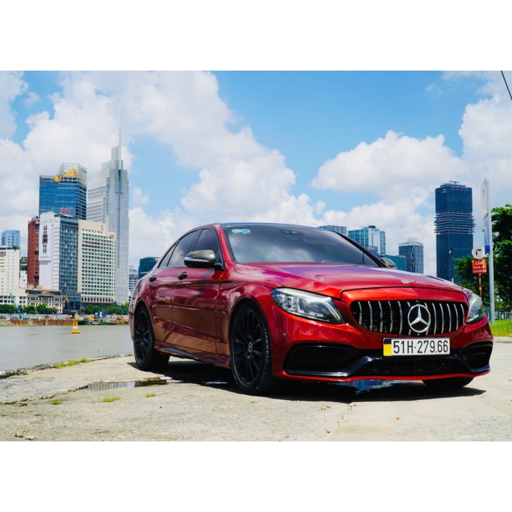 4 chỗ Mercedes C300 Amg model 2020
