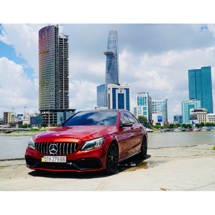 4 chỗ Mercedes C300 Amg model 2020