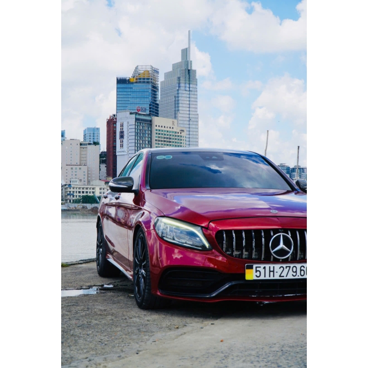 4 chỗ Mercedes C300 Amg model 2020