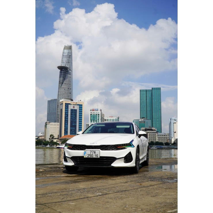 4 chỗ Kia K5 model 2023
