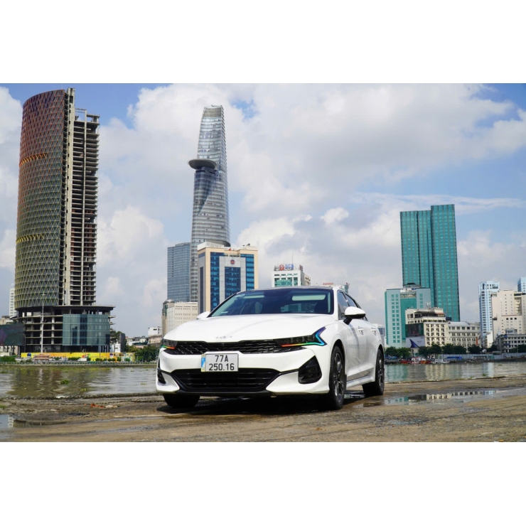 4 chỗ Kia K5 model 2023