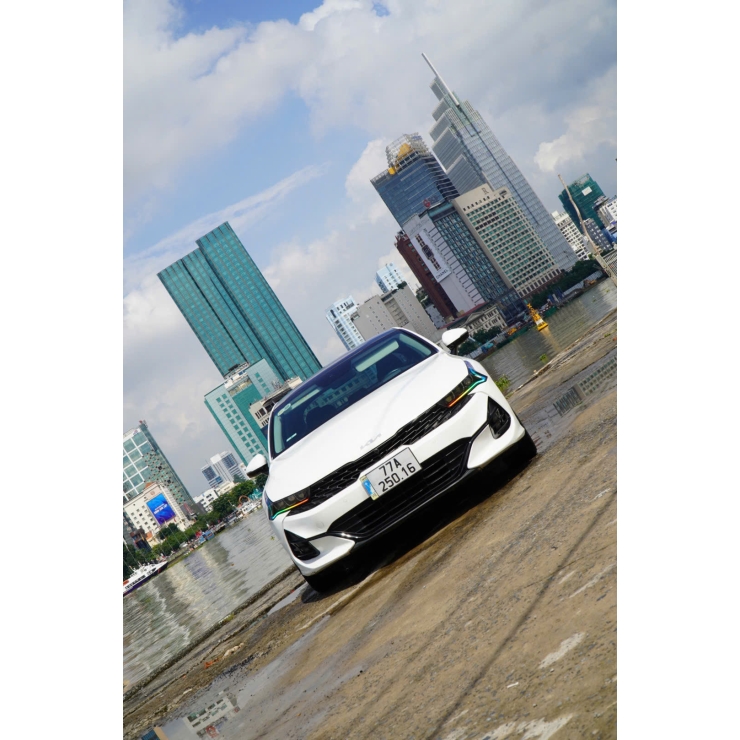 4 chỗ Kia K5 model 2023