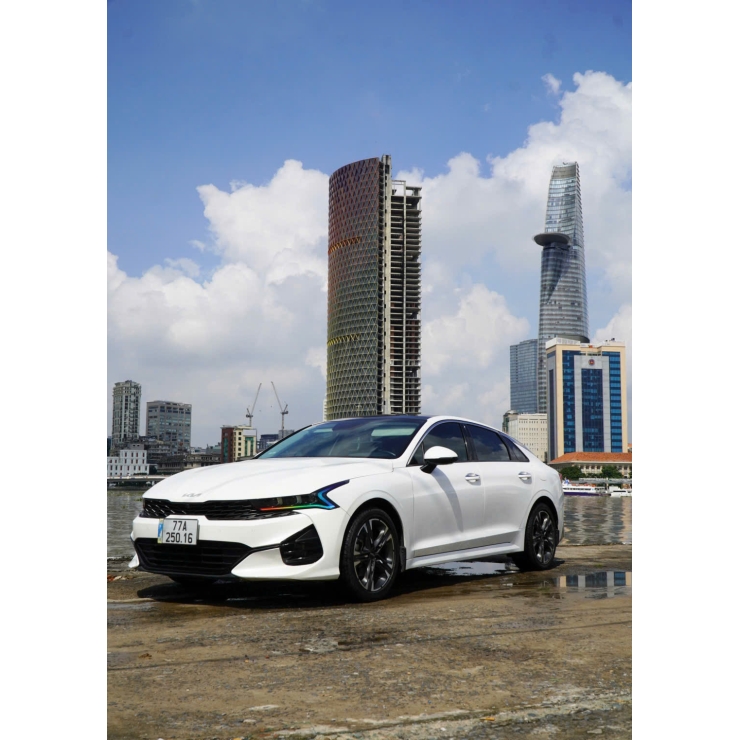 4 chỗ Kia K5 model 2023
