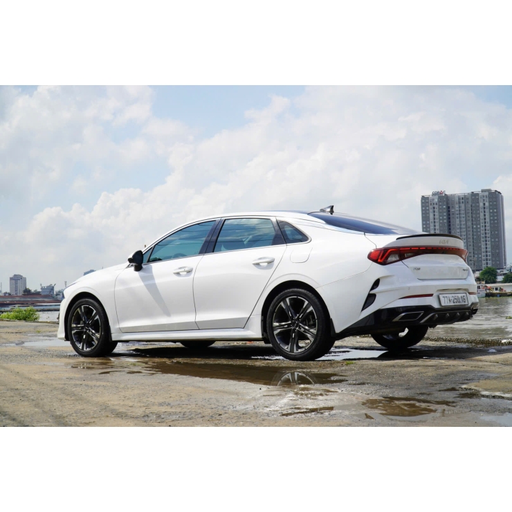 4 chỗ Kia K5 model 2023