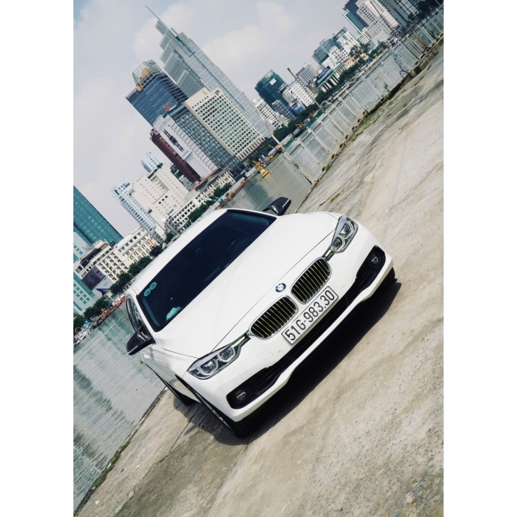4 chỗ BMW 320i model 2020